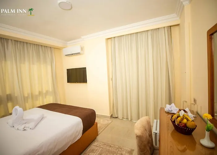 Palm Hotel *